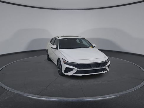 Used 2025 Hyundai Elantra Limited FWD image 3
