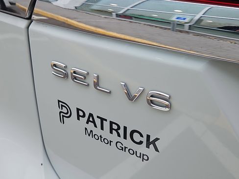 Certified 2022 Volkswagen Atlas SEL R-Line image 6