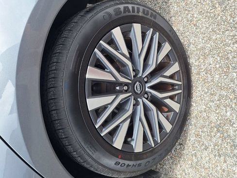 Used 2024 Nissan Altima 2.5 SV FWD image 25