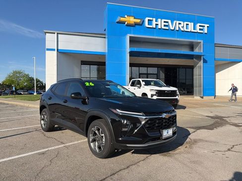 New 2026 Chevrolet Trax LT FWD image 1