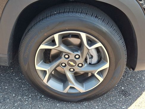 Used 2025 Chevrolet Trax LT FWD image 9