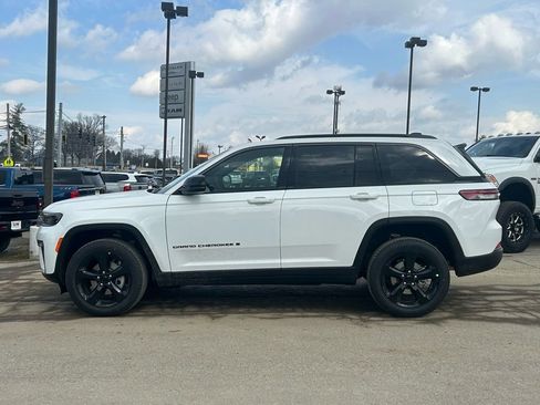 New 2026 Jeep Grand Cherokee Limited w/ Limited Altitude Package AWD/4WD image 12