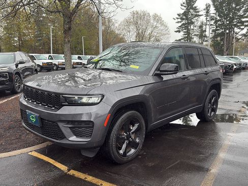 Used 2023 Jeep Grand Cherokee Altitude AWD/4WD image 3