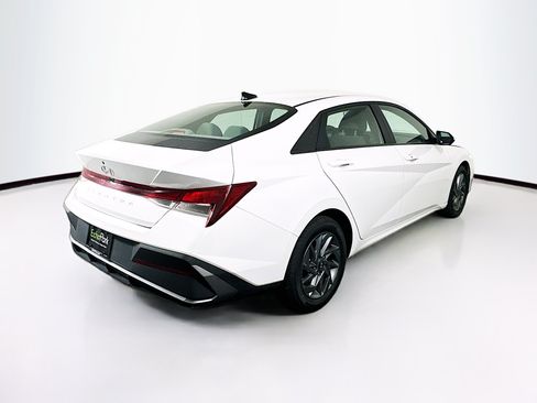 Used 2024 Hyundai Elantra SEL FWD image 9
