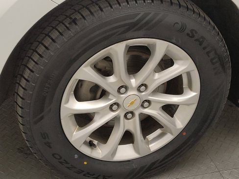 Used 2018 Chevrolet Equinox LS image 31