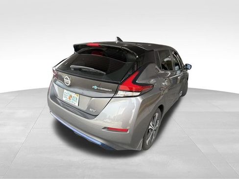 Used 2022 Nissan Leaf SV w/ SV Technology Package FWD image 5