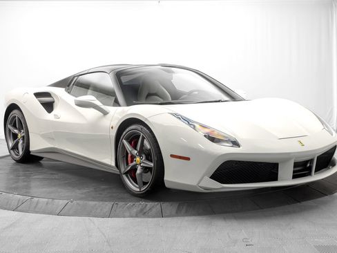 Used 2018 Ferrari 488 Spider RWD image 9
