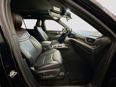 Used 2020 Ford Explorer Platinum w/ Premium Technology Package image 35