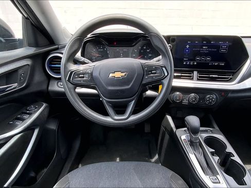 Used 2024 Chevrolet Trax LS w/ LS Convenience Package FWD image 14
