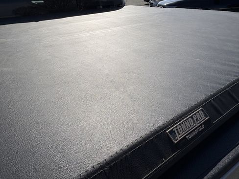 Used 2017 Toyota Tacoma TRD Sport w/ Tow Package (A/T) image 11