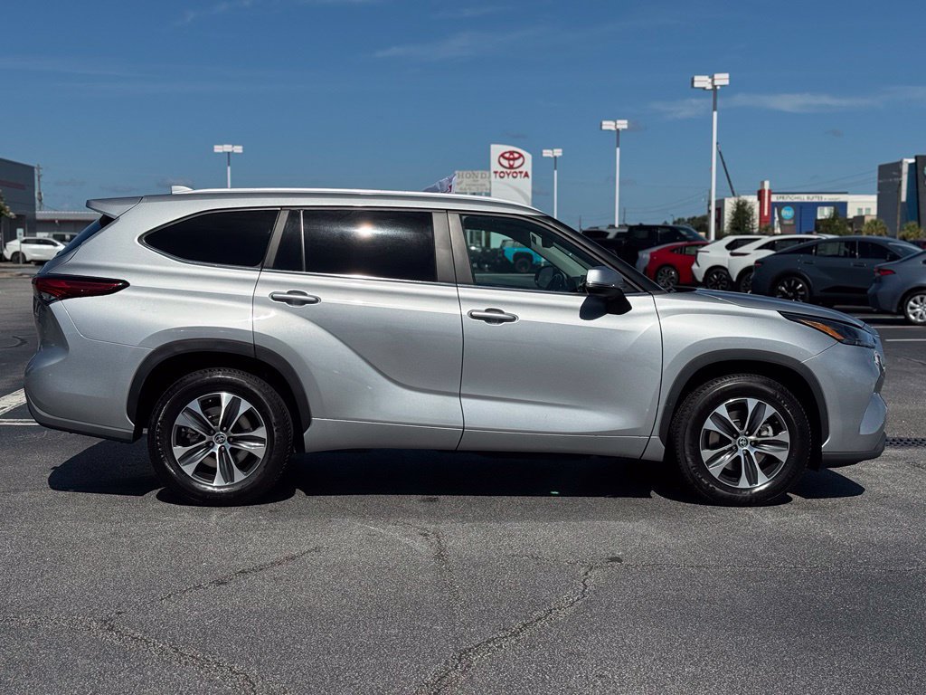 Used 2023 Toyota Highlander XLE FWD image 7