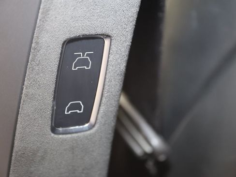 Used 2022 Tesla Model X image 60