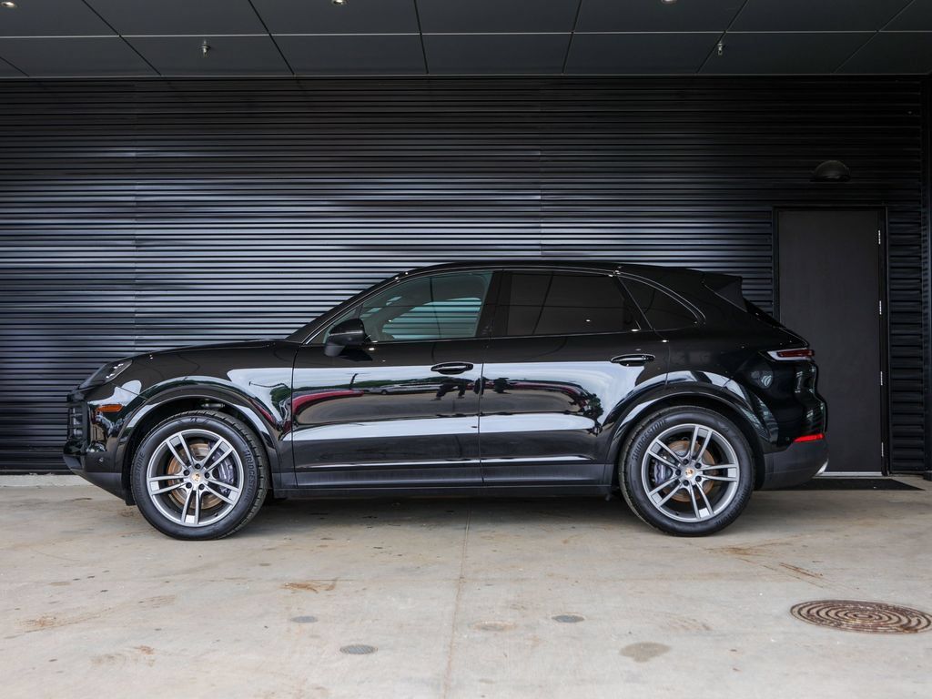 Certified 2025 Porsche Cayenne AWD/4WD image 2