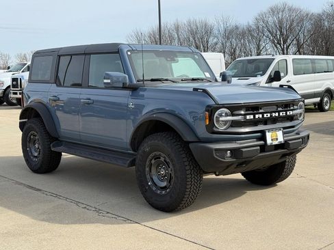 New 2025 Ford Bronco Outer Banks w/ Sasquatch Package AWD/4WD image 3