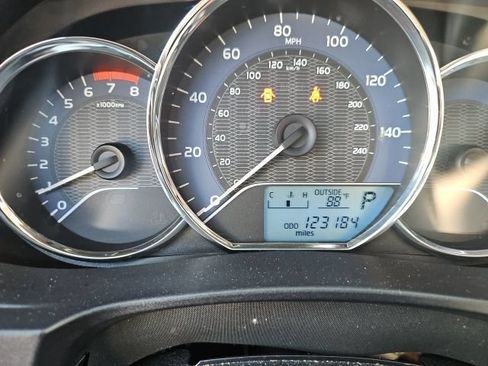 Used 2016 Toyota Corolla LE FWD image 2