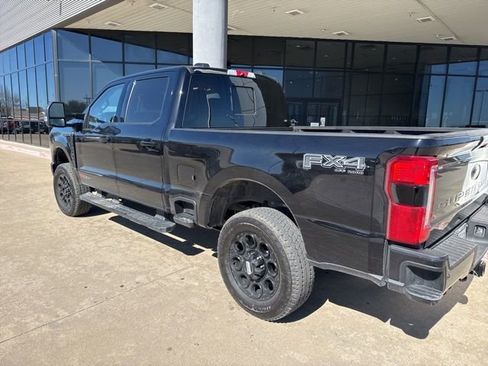 Used 2025 Ford F350 Lariat w/ Black Appearance Package image 5