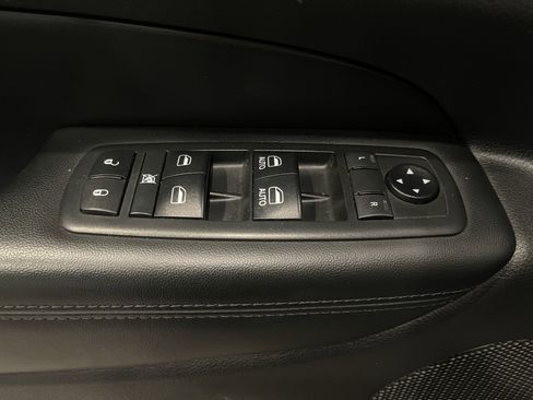 Used 2019 Jeep Grand Cherokee Altitude image 12