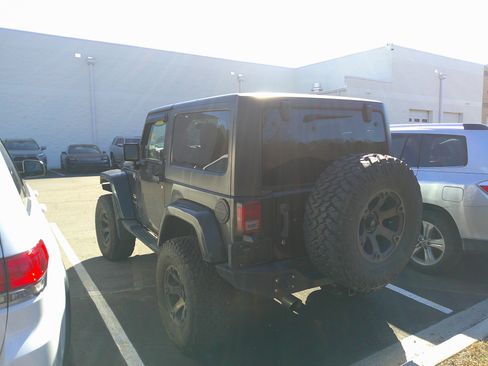 Used 2015 Jeep Wrangler Sahara w/ Connectivity Group image 9
