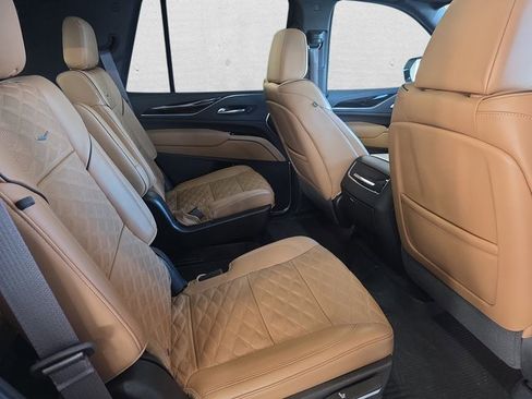 Certified 2022 Cadillac Escalade Premium Luxury image 11