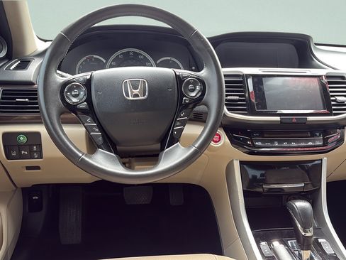Used 2017 Honda Accord Touring image 13