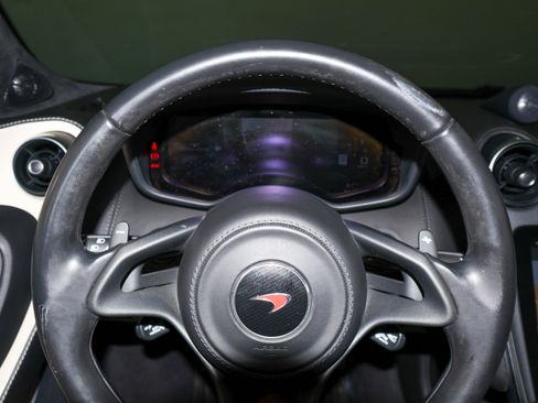 Used 2018 McLaren 570S RWD image 23