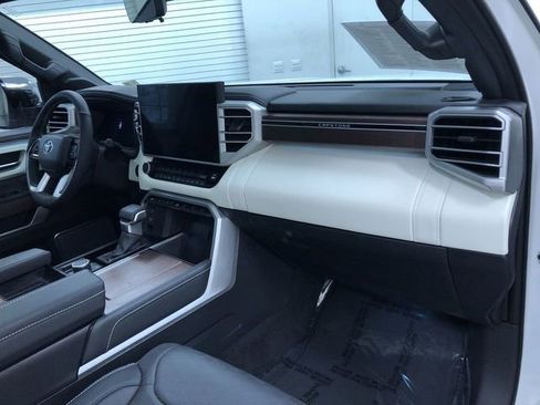 Used 2025 Toyota Sequoia Capstone image 18