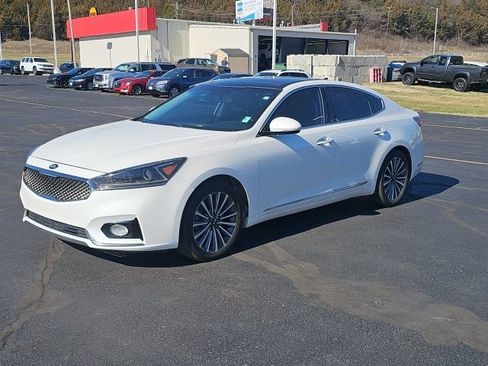 Used 2017 Kia Cadenza Premium w/ Luxury Package image 3