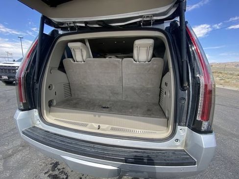 Used 2018 Cadillac Escalade Luxury AWD/4WD image 24
