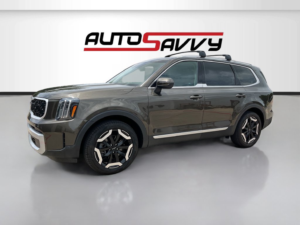 Used 2024 Kia Telluride EX w/ EX Captain's Chair Package FWD image 3