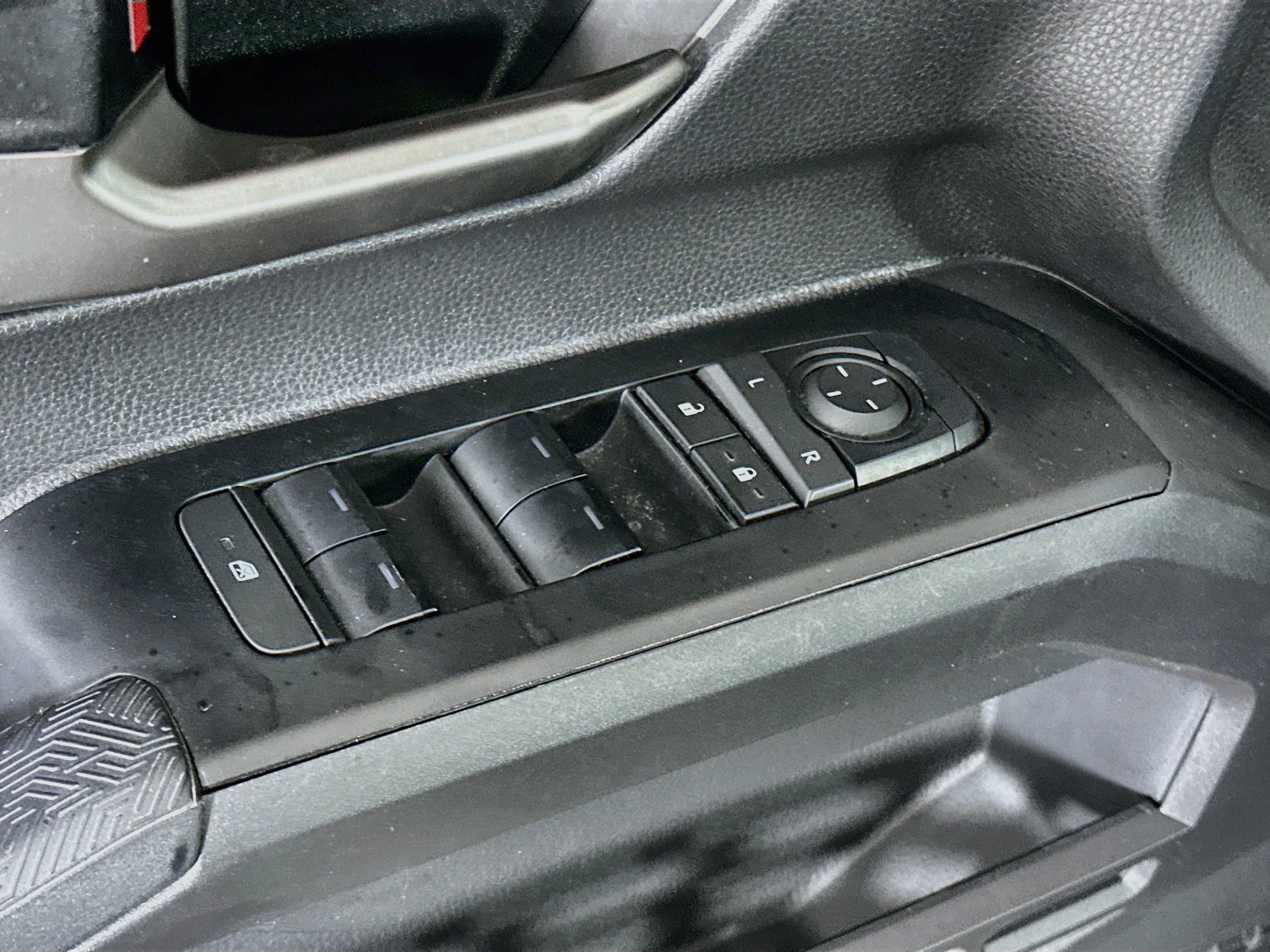 Used 2025 Toyota Tacoma TRD Sport AWD/4WD image 15