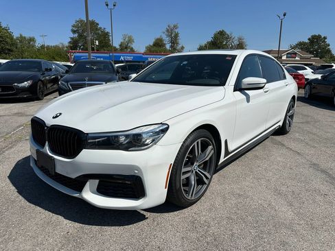 Used 2019 BMW 740i w/ M Sport Package RWD image 29