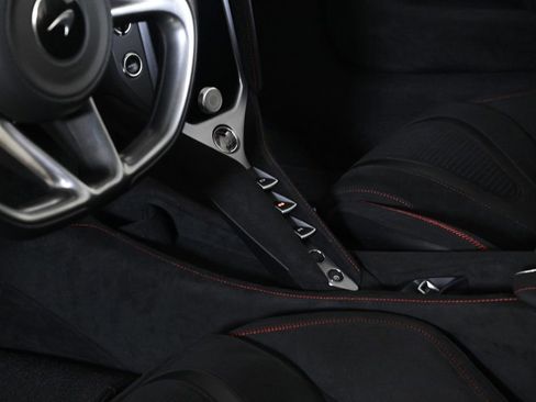 Used 2024 McLaren 750S Spider image 14