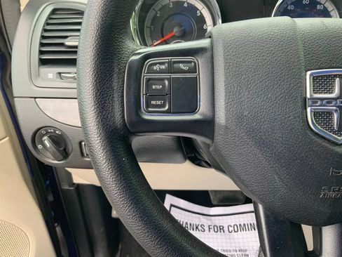 Used 2019 Dodge Grand Caravan SE w/ UConnect Hands-Free Group FWD image 19