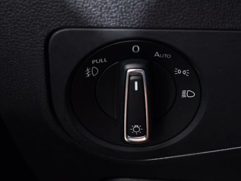 Used 2018 Volkswagen Tiguan SE AWD/4WD image 29
