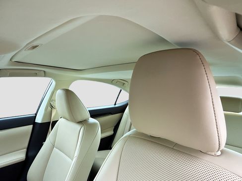 Used 2016 Lexus ES 350 w/ Premium Package w/Wood Trim image 26