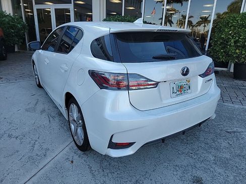 Used 2015 Lexus CT 200h image 4