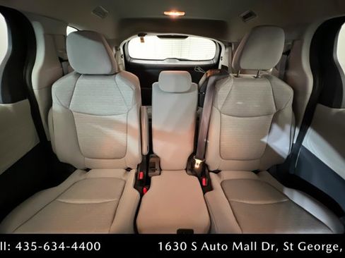 Used 2023 Toyota Sienna LE AWD/4WD image 24