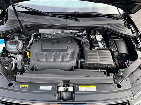 Used 2024 Volkswagen Tiguan SE R-Line w/ MDO Package, Two-Row image 9