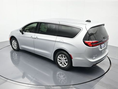 New 2026 Chrysler Pacifica Select image 35