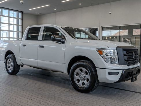 Used 2022 Nissan Titan S w/ S Utility Package image 11