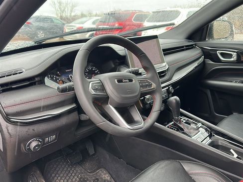 Used 2025 Jeep Compass Trailhawk image 13