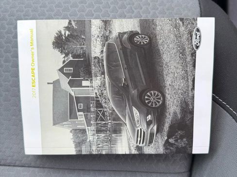 Used 2017 Ford Escape SE w/ Equipment Group 201A image 31