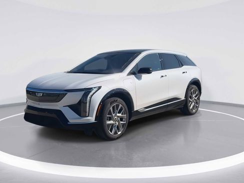 New 2025 Cadillac Optiq Luxury 1 image 4