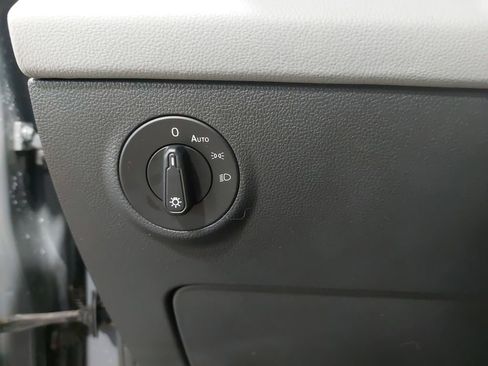 Used 2023 Volkswagen Taos SE w/ Panoramic Sunroof Package AWD/4WD image 25