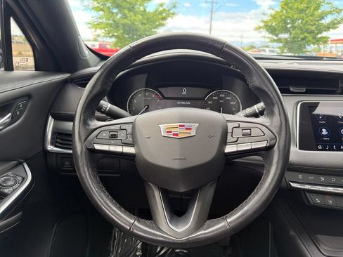 Used 2021 Cadillac XT4 Premium Luxury AWD/4WD image 15
