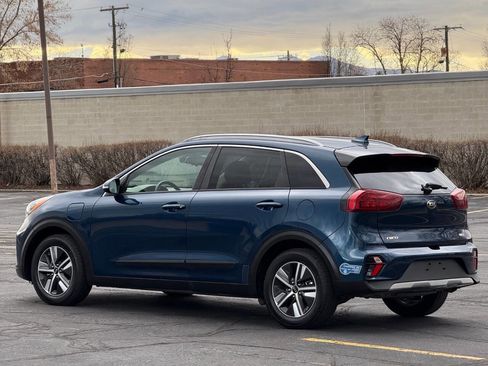 Used 2020 Kia Niro EX image 7