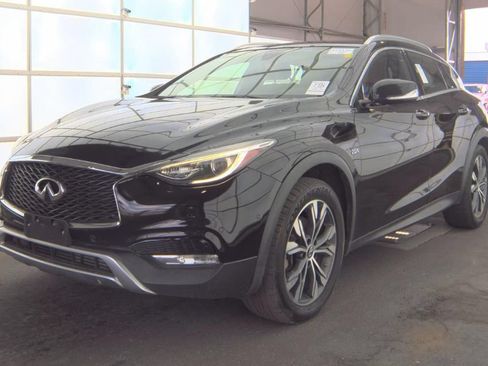 Used 2018 INFINITI QX30 Premium w/ Navigation Package AWD/4WD image 14