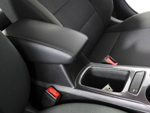 Used 2018 Chevrolet Cruze LT w/ Convenience Package image 16