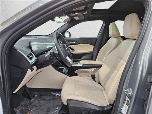 Used 2025 BMW X2 xDrive28i AWD/4WD image 14