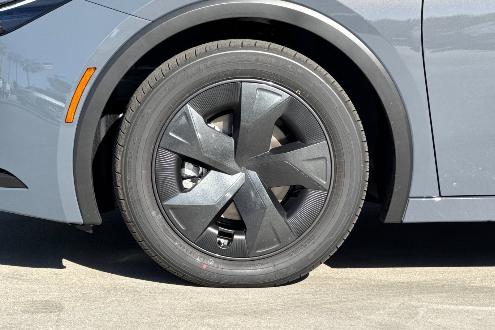 New 2027 Toyota Prius LE FWD image 34